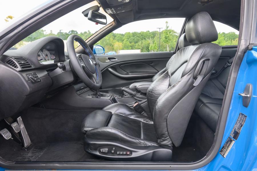 Интерьер BMW M3 Coupe Laguna Seca Blue (E46) 2004 года  (фото 29 из 60)